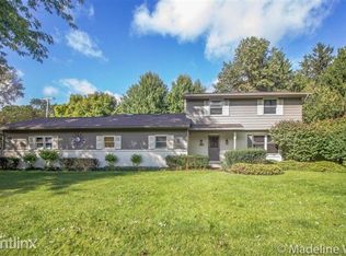2641 Pinesboro Dr NE, Grand Rapids, MI 49525