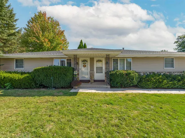 1026 Taylor St, Little Chute, WI 54140