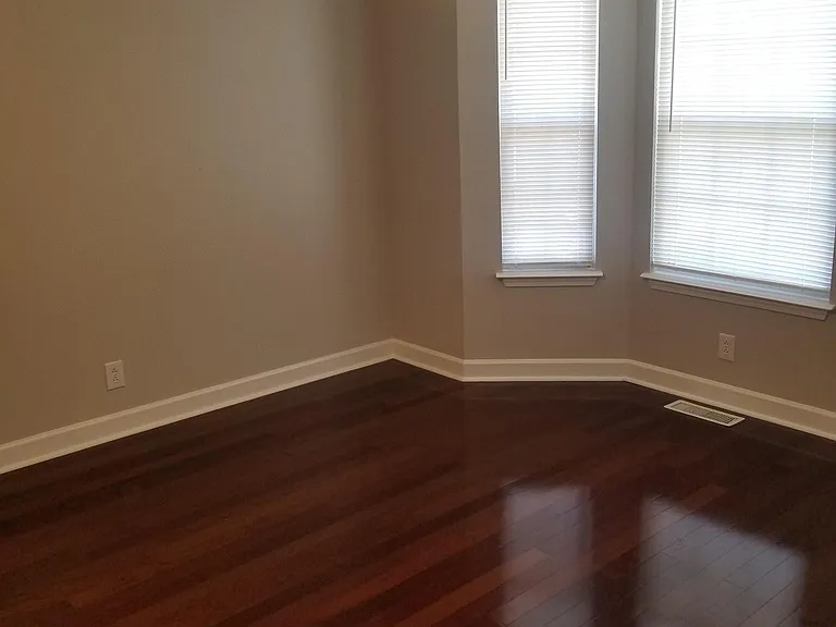 952 Van Buren Ave — Photo 12