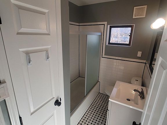 3rd image of 6206 Stephenson Ave