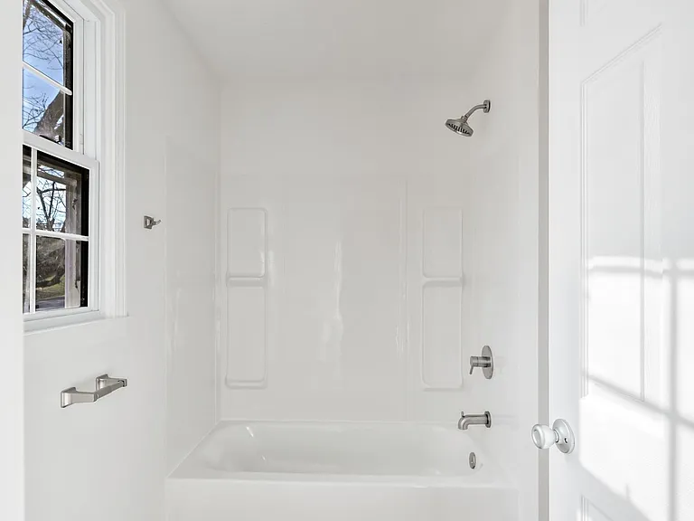 138 Roberta Dr — Photo 6
