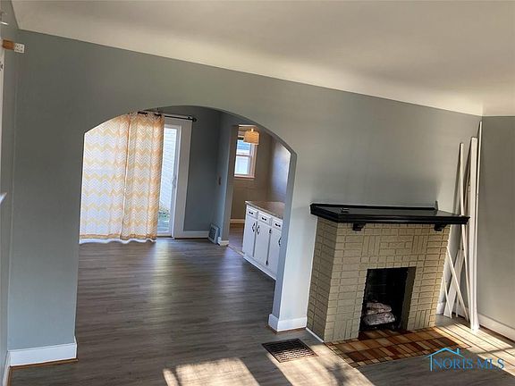3rd image of 826 Ogden Ave