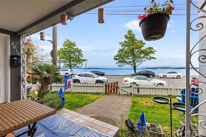 2nd image of 2810 Alki Avenue SW