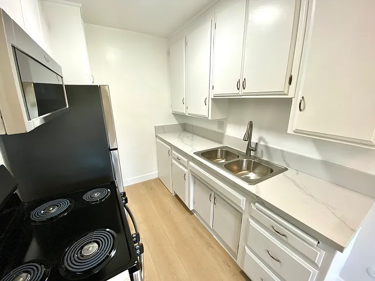 2147 Baxter St #9 — Photo 4