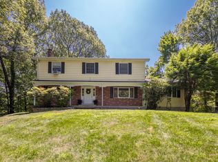31 Carriage House Dr, Danbury, CT 06810