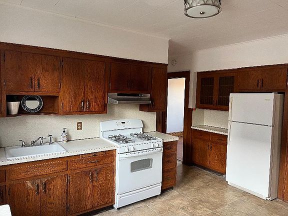 2nd image of 211 E Passaic Ave #2