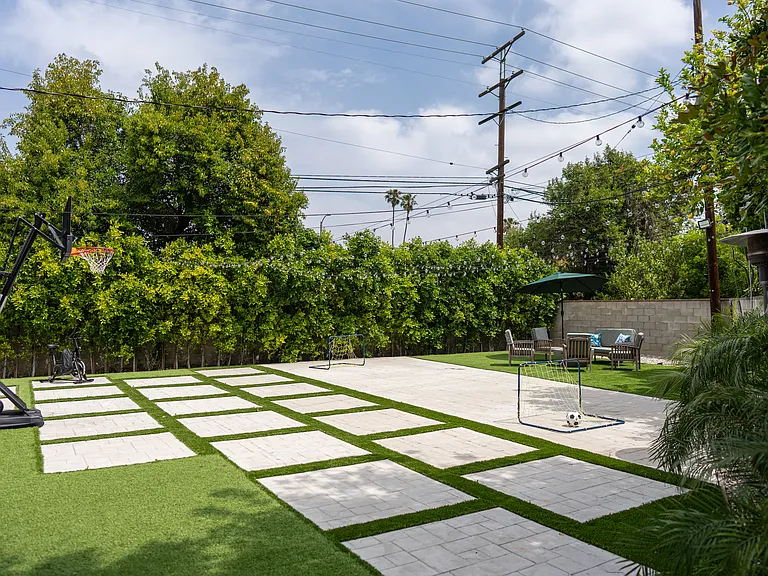 18033 Duncan St — Photo 35