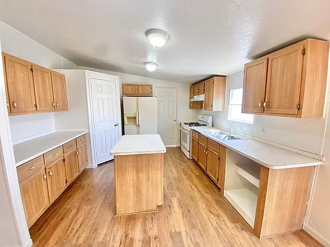 712 S Vaughn Ave #3R — Photo 5