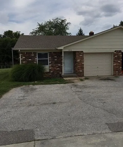 2 BR/1BA Single Level Duplex