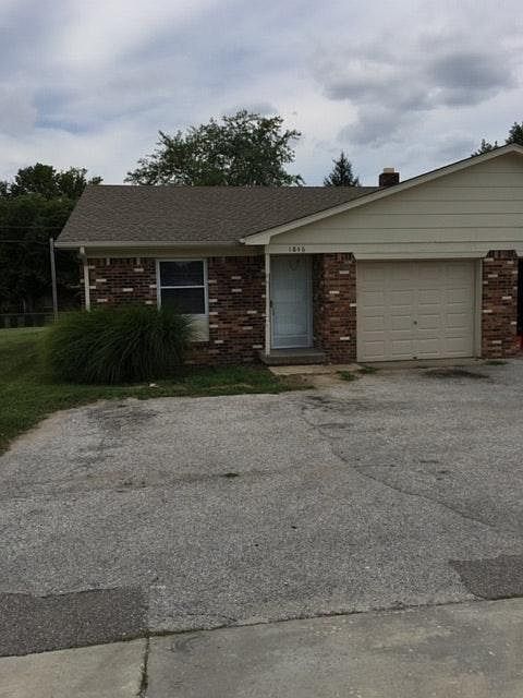 2 BR/1BA Single Level Duplex