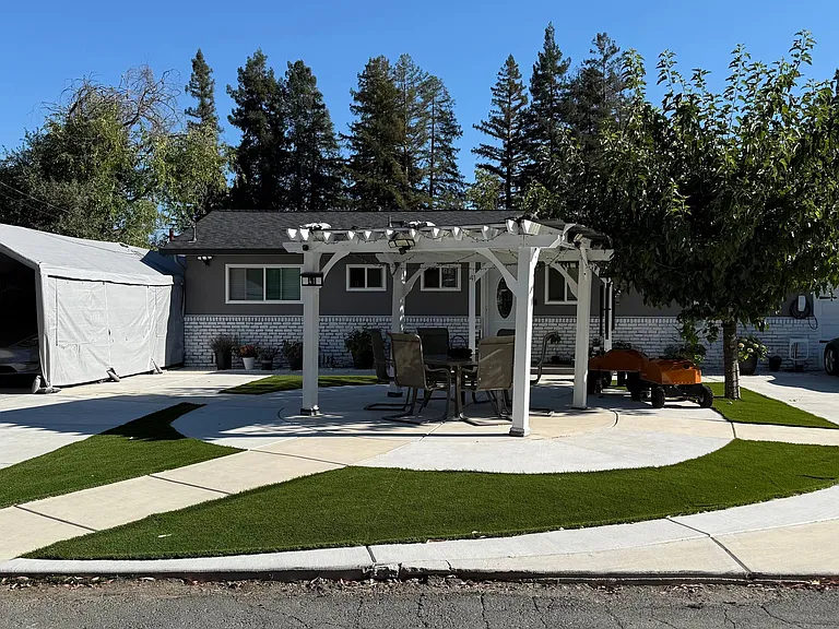 41 Katie Ct — Photo 29