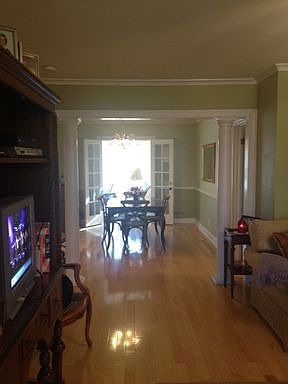 3rd image of 1023 Lakeshore Dr