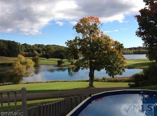 952 Club View Dr, Fremont, MI 49412