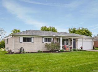 27299 Hystone Dr, Farmington Hills, MI 48334