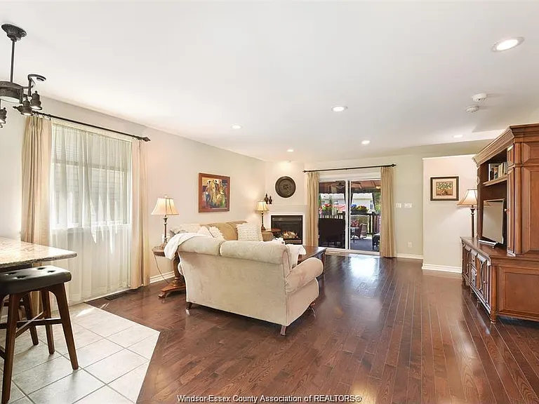 2327 Norcrest Ave — Photo 4