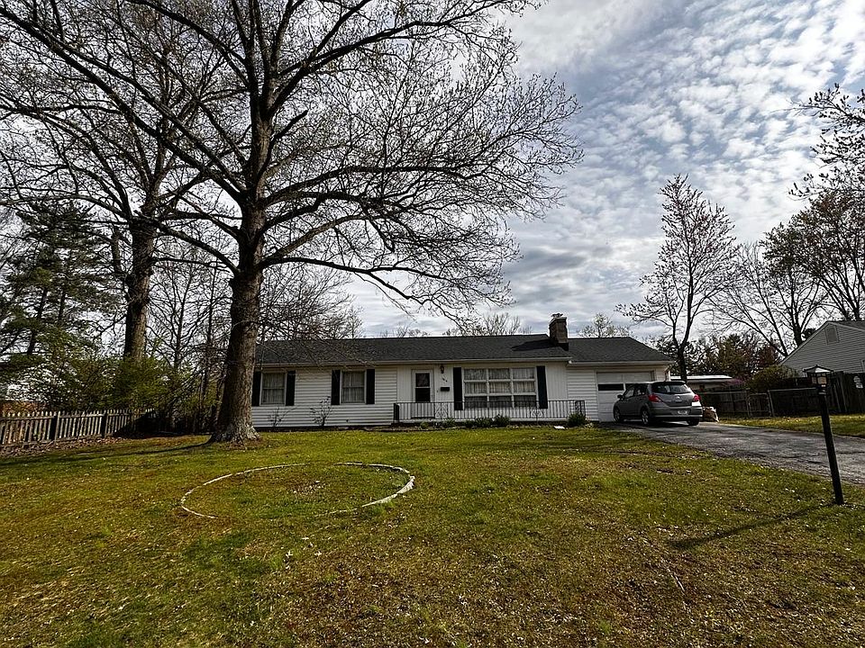 2nd image of 1814 E Southdowns Dr