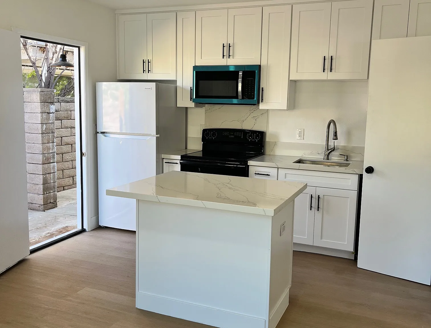 1 bed, 400 sqft, $2,500 — Photo 4