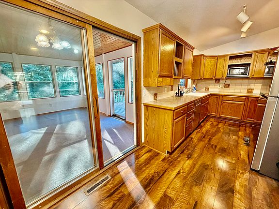 5th image of 8463 Gibson Rd