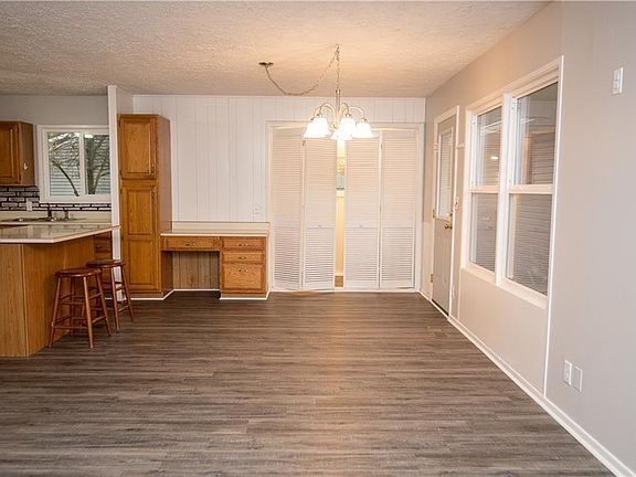 4th image of 403 W Tilden Dr