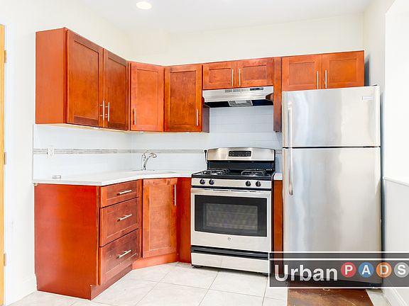 4th image of 67 Hawthorne St #B