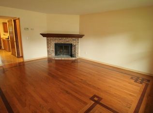 2013 Woodburn Rd, Waukesha, WI 53188