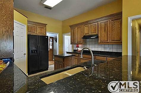 5th image of 1930 Thornberry Dr