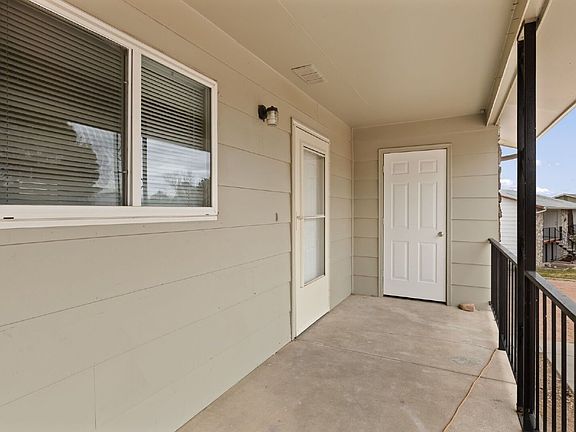 3rd image of 1163 Cree Dr #4