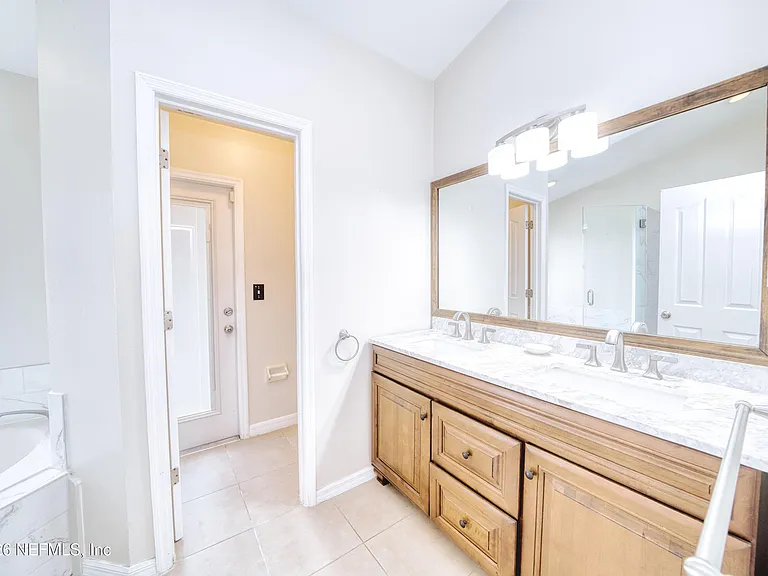 5628 Loma Vista Dr W — Photo 26