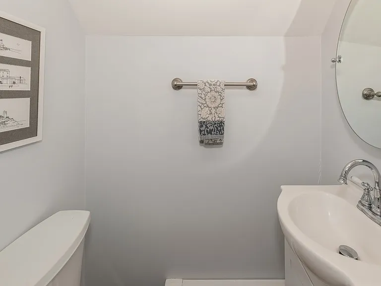 27 Reuter Pl — Photo 13