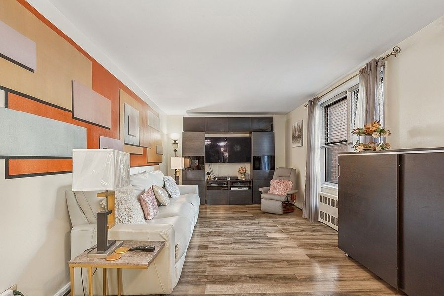 1st image of 2555 Batchelder St APT 1E