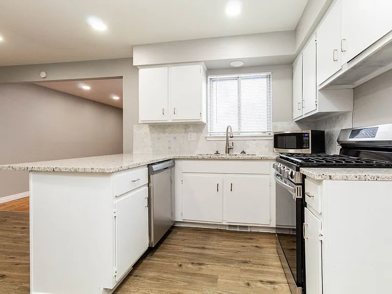 9436 Tavistock Dr — Photo 14