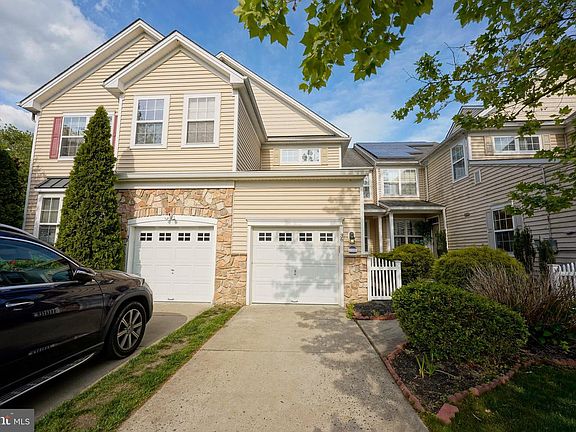 2nd image of 36 Crows Nest Ct