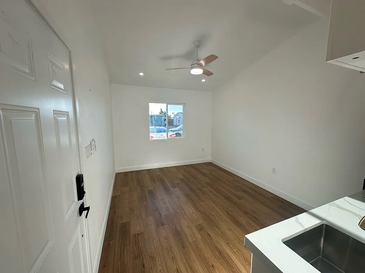 Building Photo - 1420 San Simeon St #2