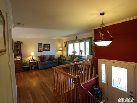 3rd image of 22 Hunter Pl