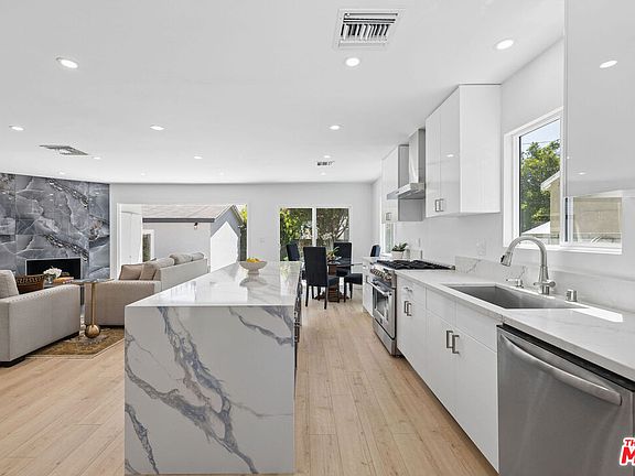3rd image of 5822 Saloma Ave