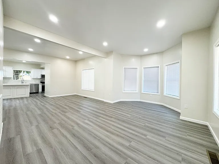 2400 River Rd — Photo 6