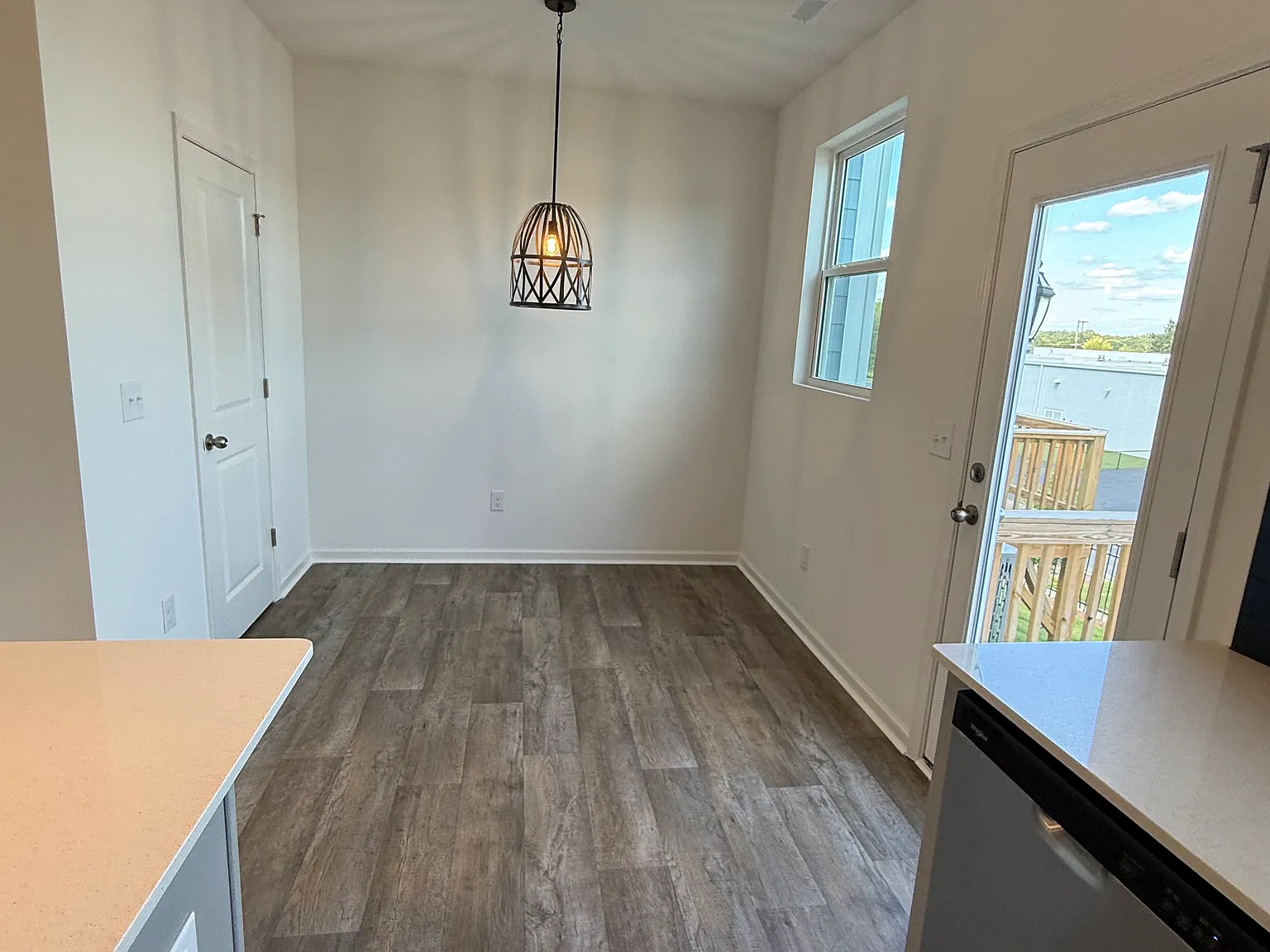 3 bed, 2.5 bath, 1338 sqft, $1,900 — Photo 4