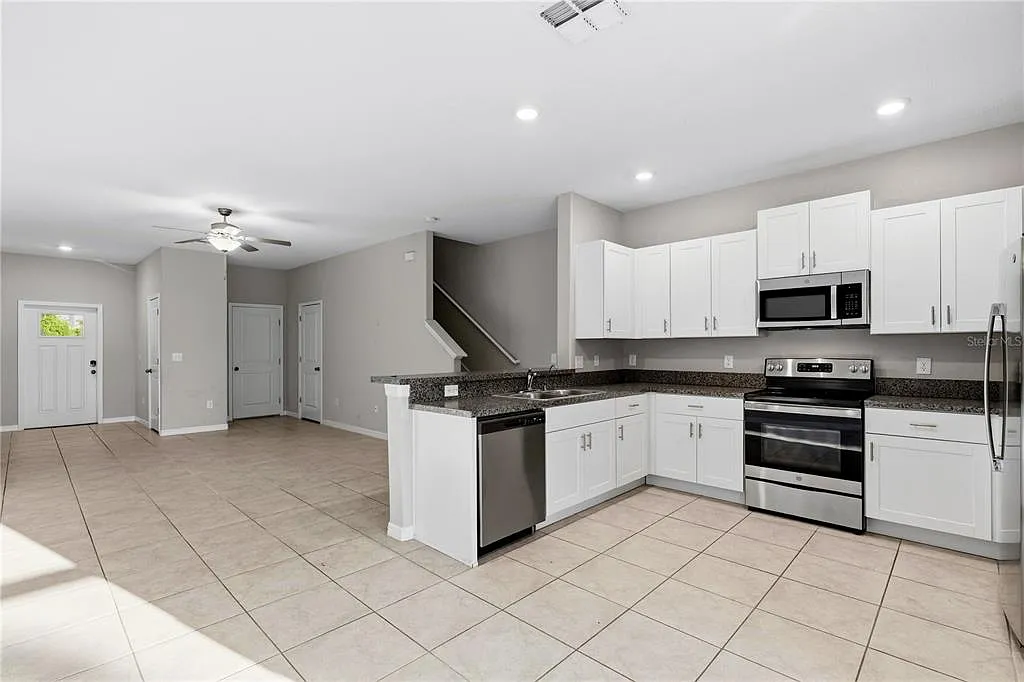 3 bed, 2.5 bath, 1634 sqft, $1,950 — Photo 3