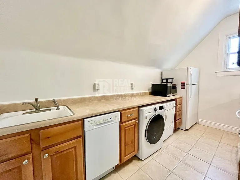 614 W 1st Ave #2 — Photo 3