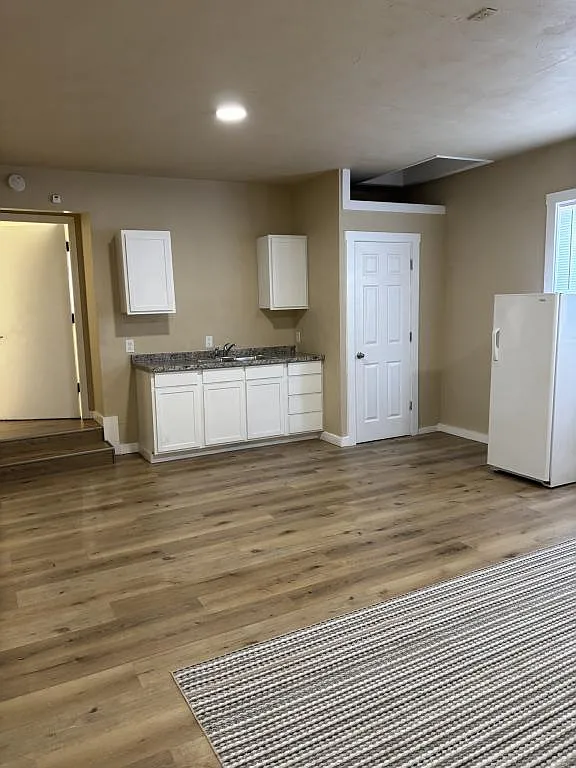 4268 Barbara Way NE — Photo 3