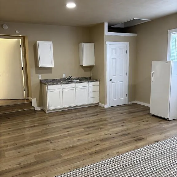 4268 Barbara Way NE — Photo 3