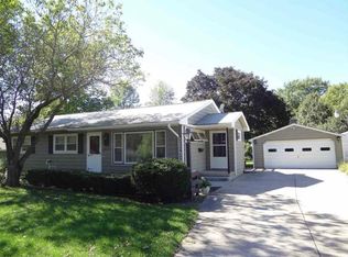 3117 Homeway Dr, Cedar Falls, IA 50613