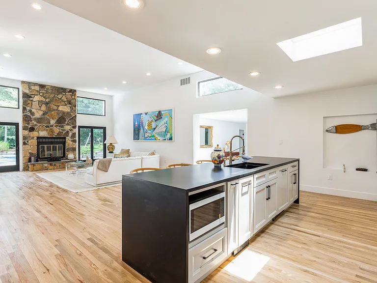 10 Woodland Ct — Photo 3