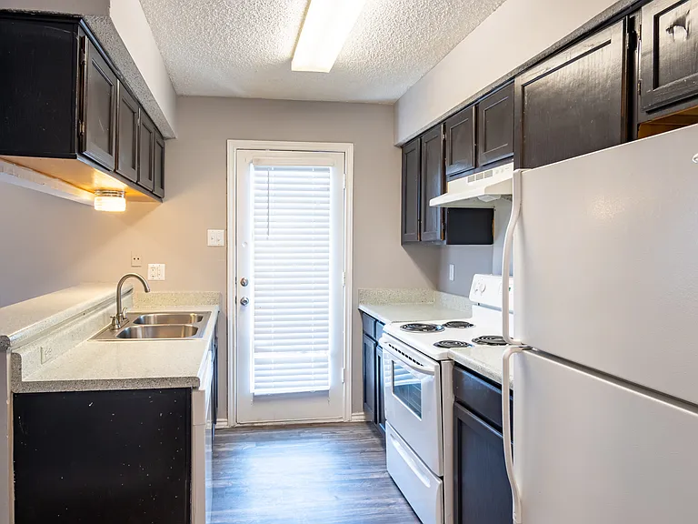 La Prada Place Apartments — Photo 33