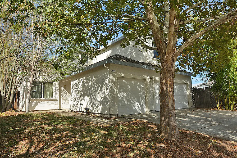 8997 Robbins Rd photo 1