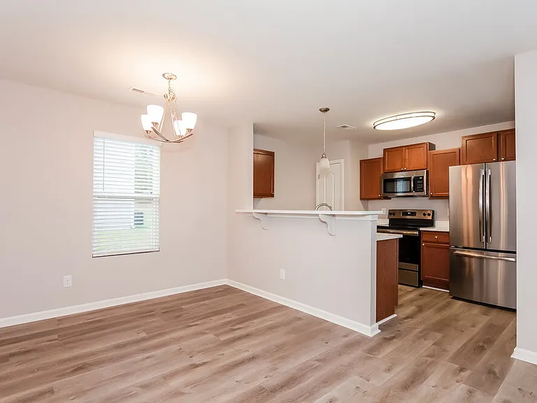 204 Ravenridge Ct — Photo 6