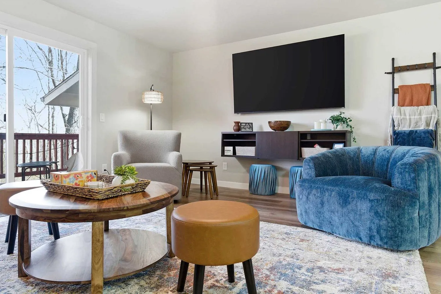 3 bed, 2.0 bath, $3,361 — Photo 4