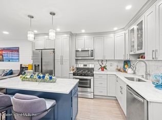 2 Elmwood Park Dr APT 209, Staten Island, NY 10314