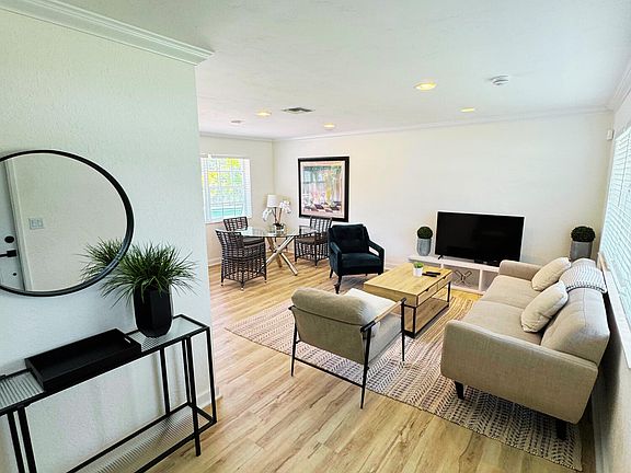 2nd image of 300 NE 7th St