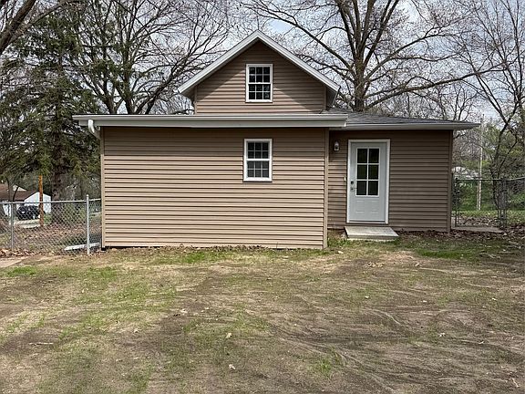 3rd image of 1443 Pioneer Rd